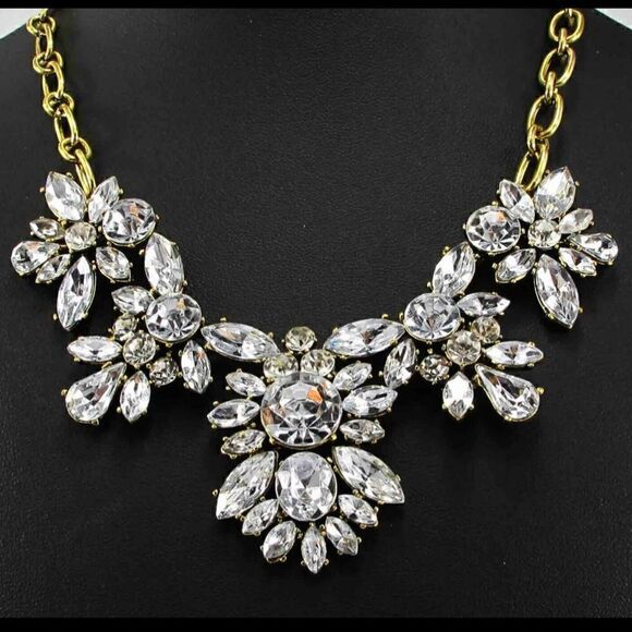 J crew Inspired Beautiful new sparkling ✨ crystal drop bib necklace ✨ - Picture 1 of 2